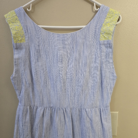 J.CREW Women's Sleeveless Top in Light Gray with Yellow Accents - Picture 6 of 10